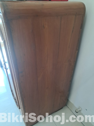 ৫ ফুট × ৪ ফুট সাইজের ব্যবহৃত সেগুন কাঠের ওয়ারড্রোব